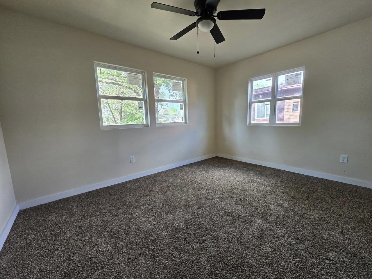 3435 Kenwood Dr - Photo 3 of 35