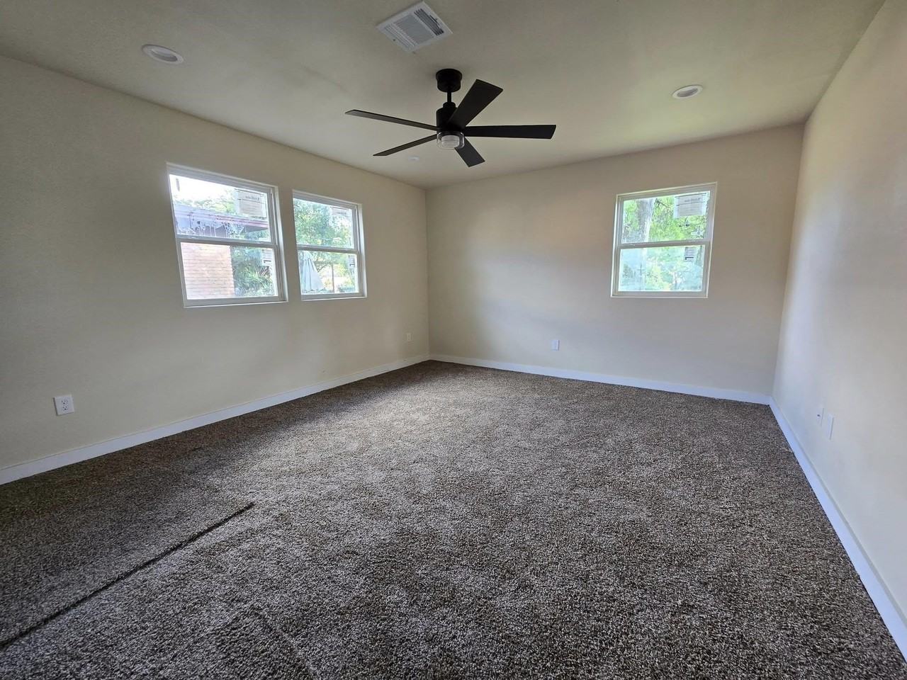 3435 Kenwood Dr - Photo 4 of 35