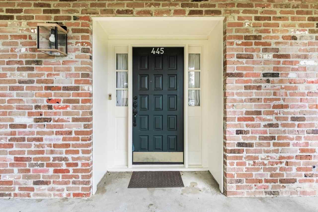 445 Longmeadow St - Photo 4 of 40