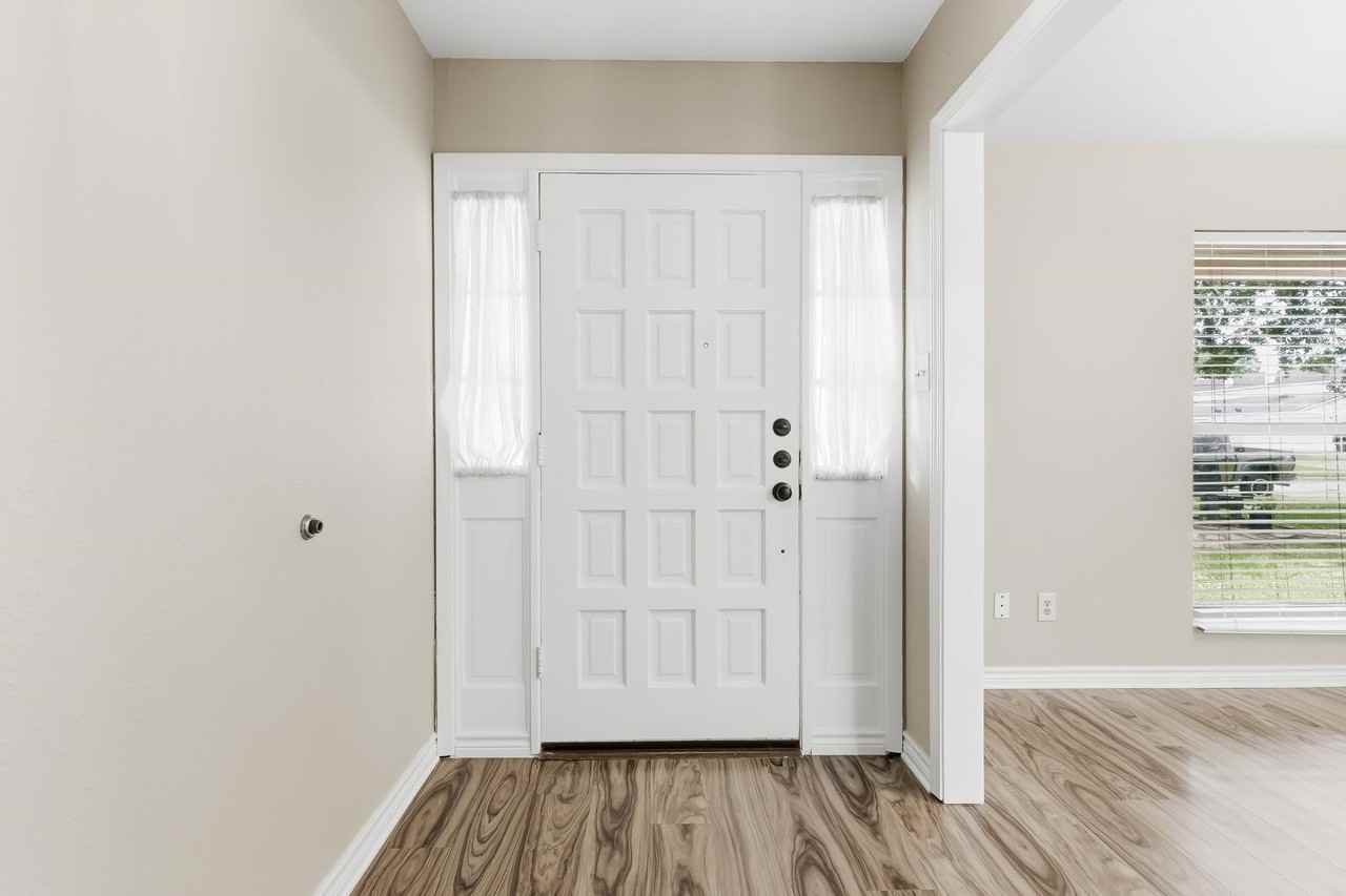 445 Longmeadow St - Photo 5 of 40