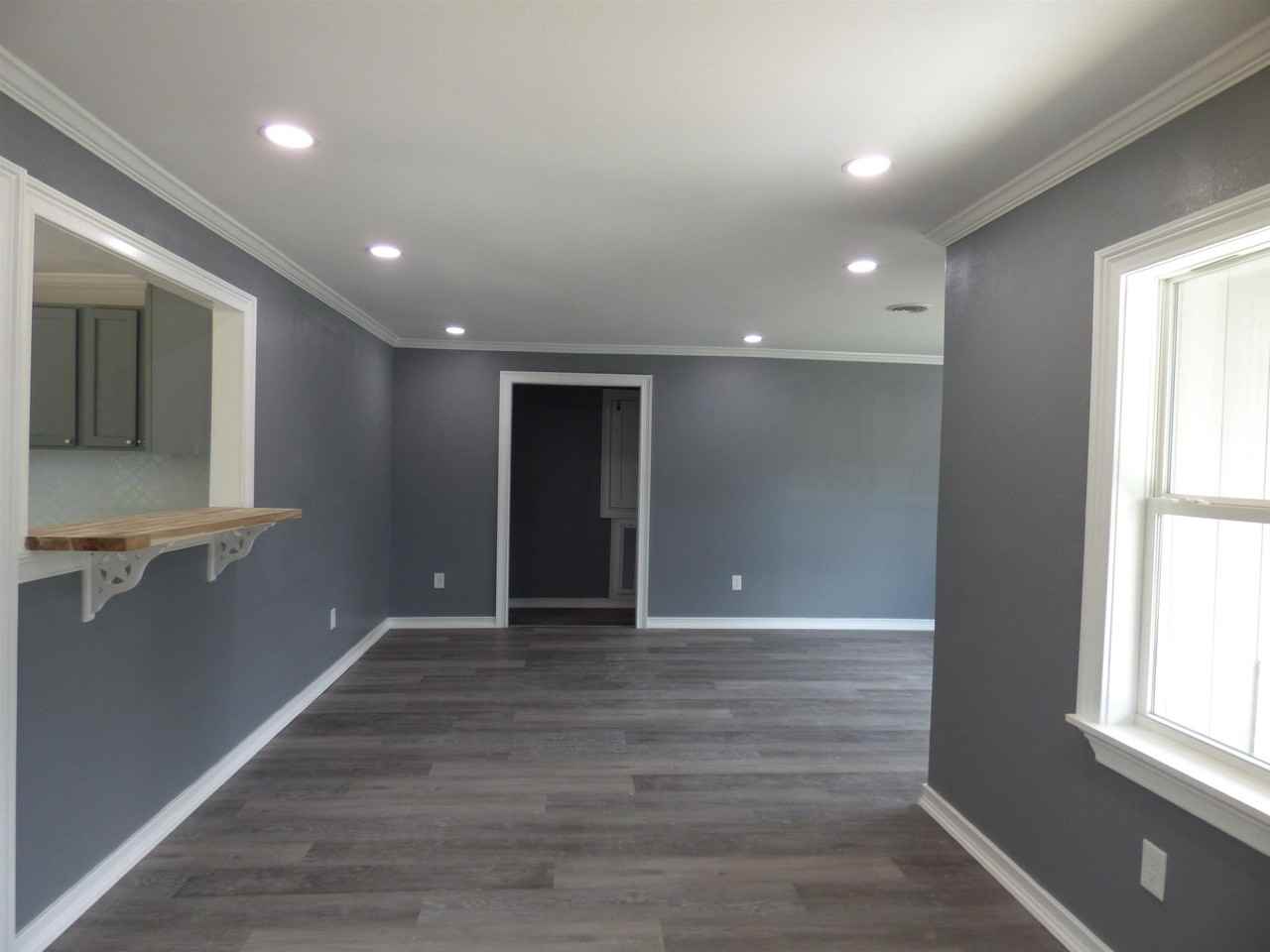 1030 Clairmont Dr - Photo 4 of 21