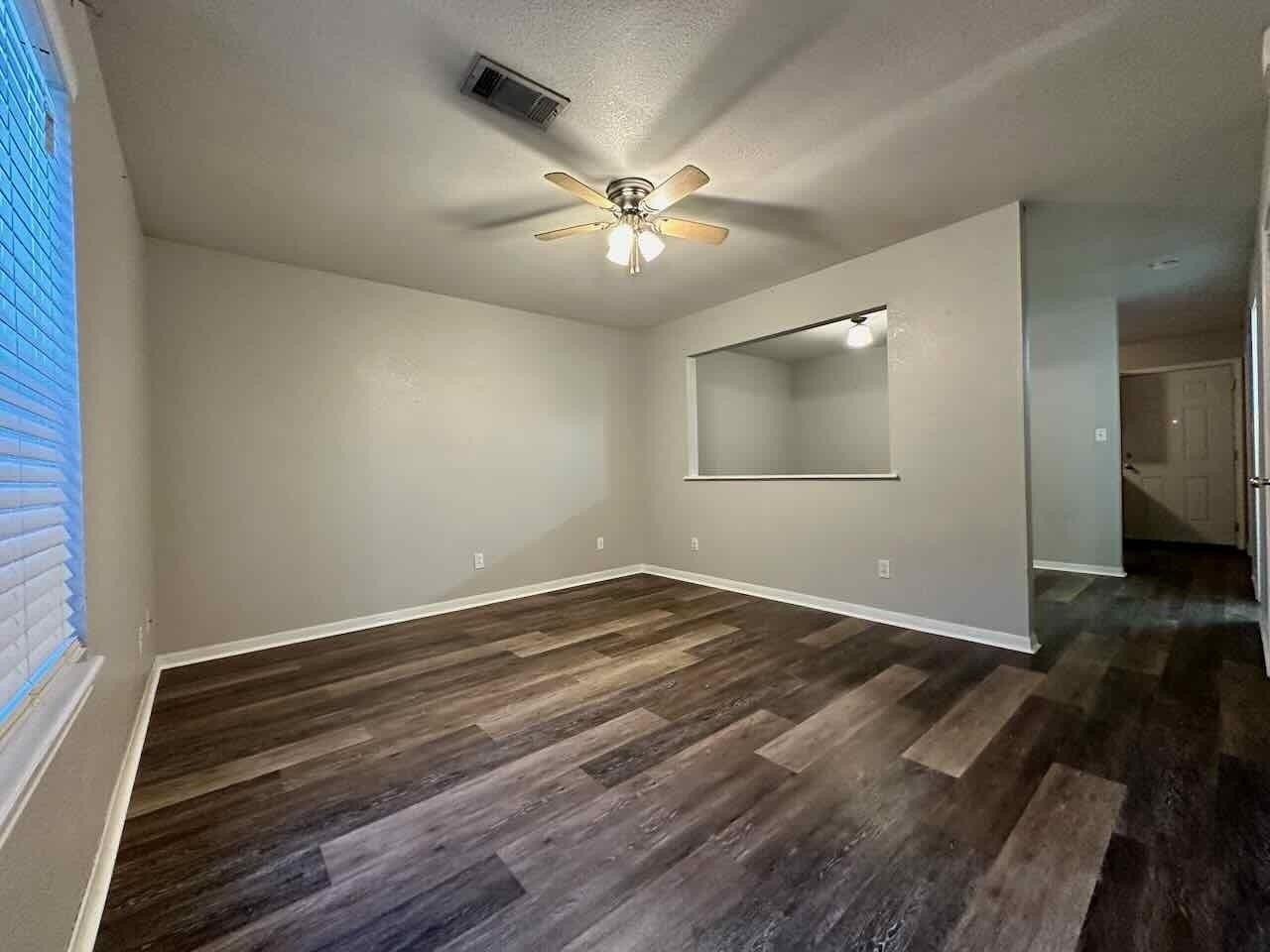 527 N Village Creek Pkwy - Photo 4 of 17