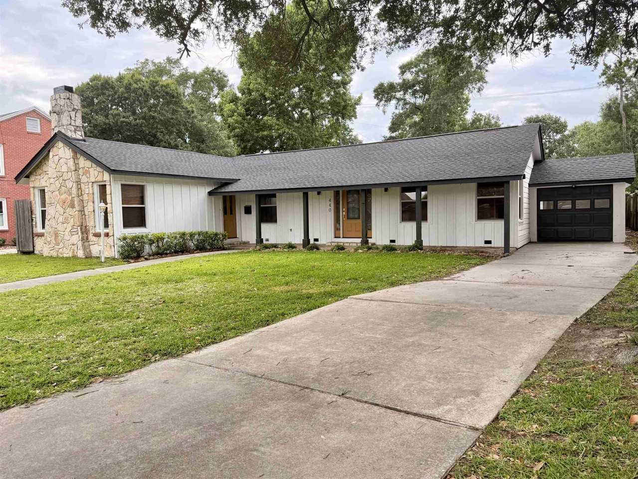 440 N Circuit Dr - Photo 2 of 30