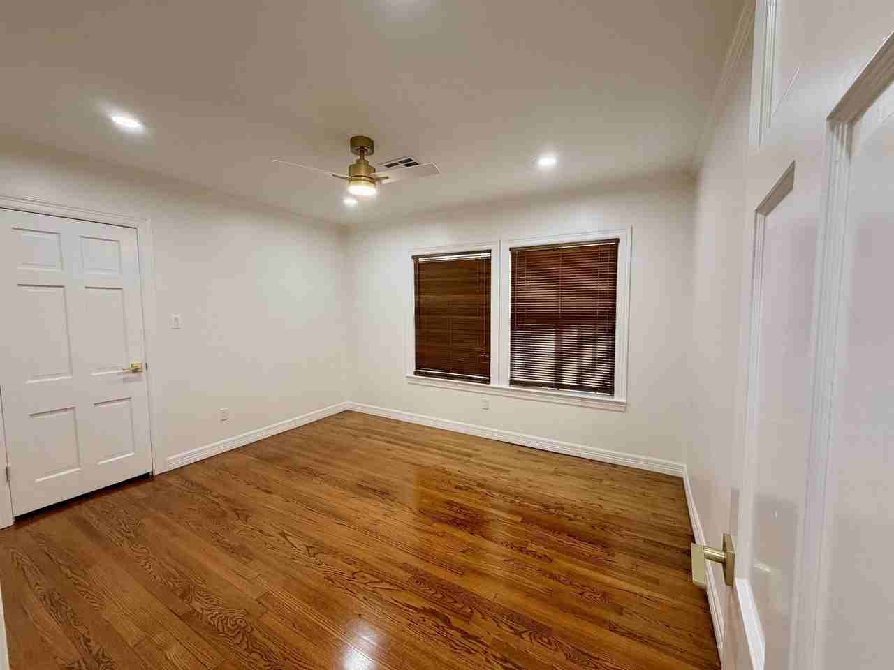 440 N Circuit Dr - Photo 6 of 30