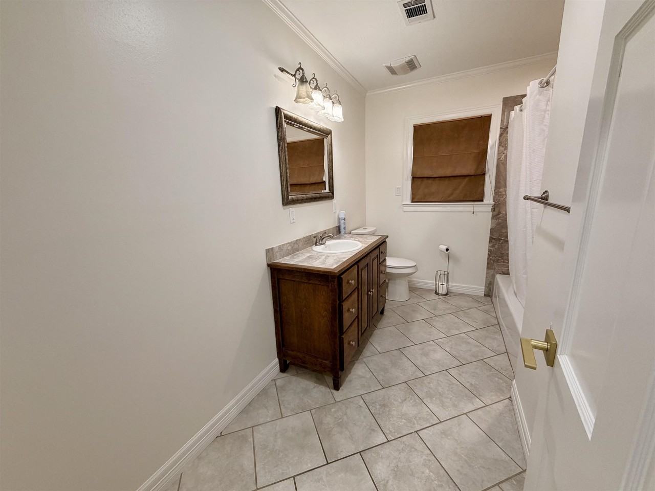 440 N Circuit Dr - Photo 7 of 30