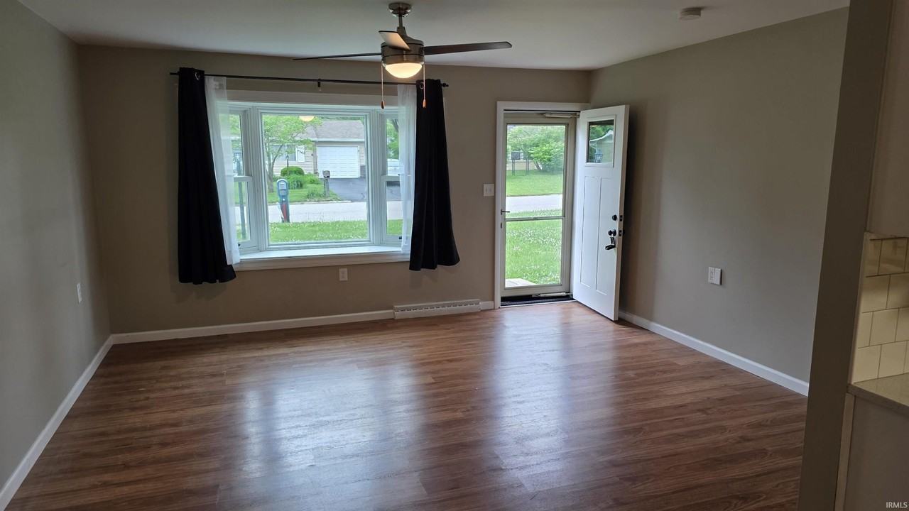 621 S Village Dr - Photo 2 of 16