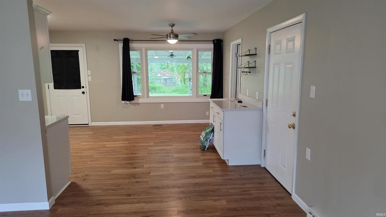 621 S Village Dr - Photo 3 of 16