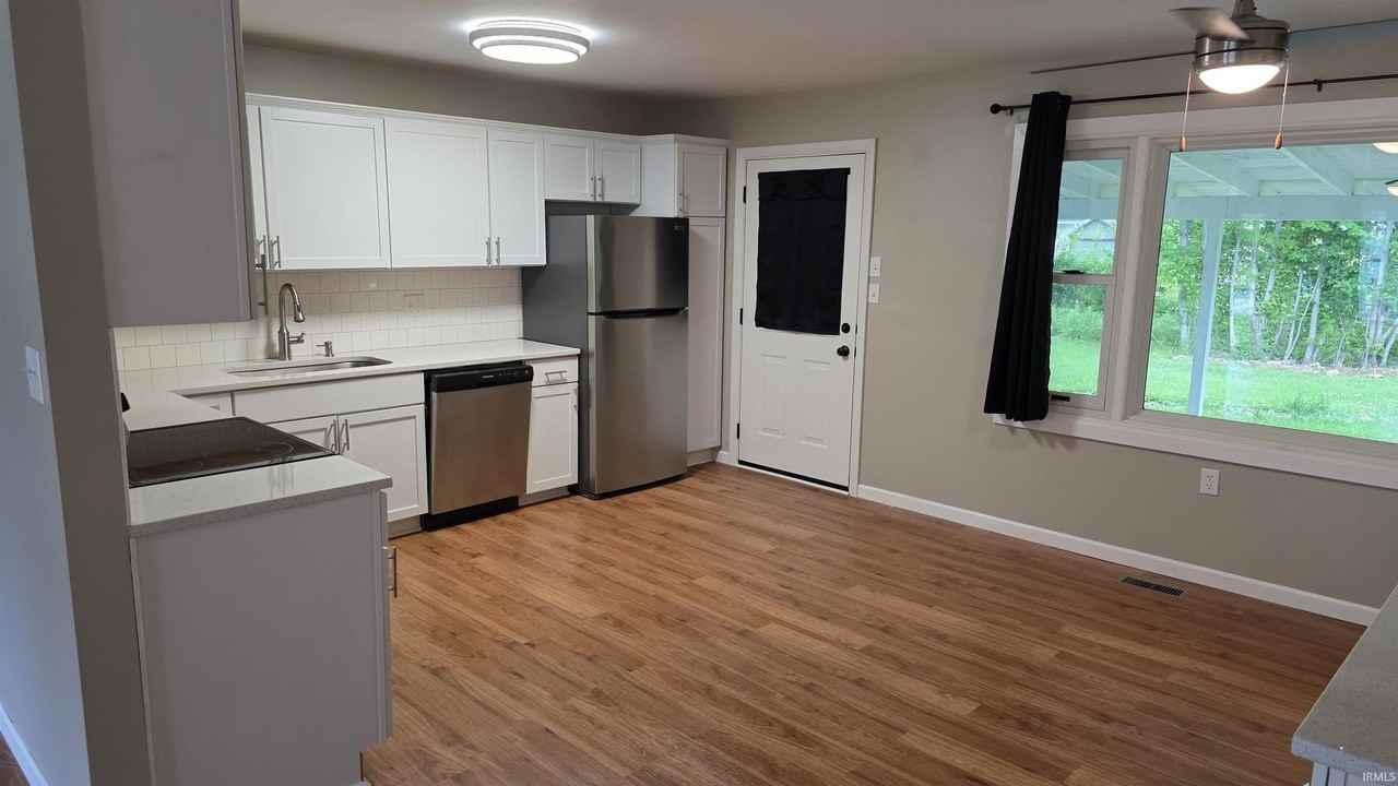 621 S Village Dr - Photo 4 of 16