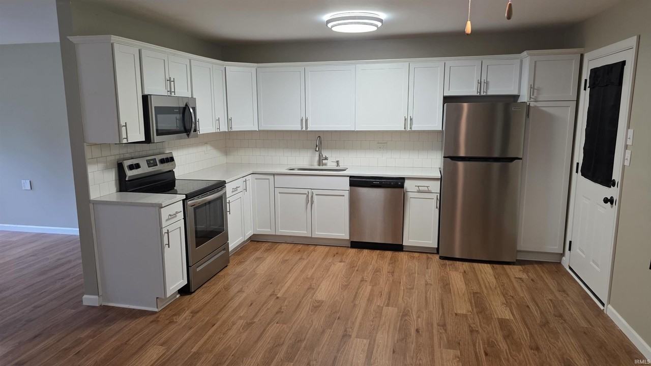 621 S Village Dr - Photo 5 of 16