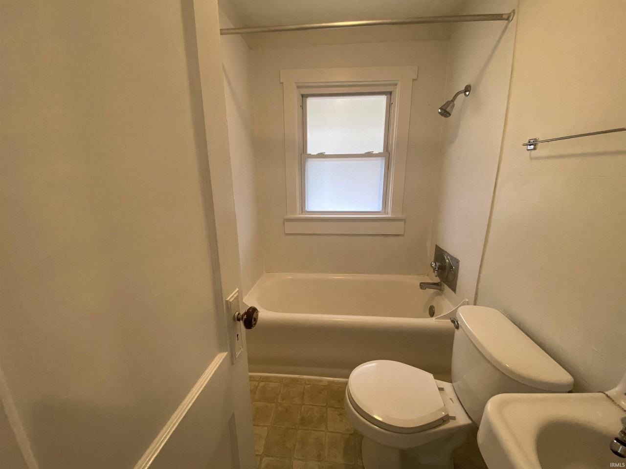 1407 S Washington St #B - Photo 4 of 16