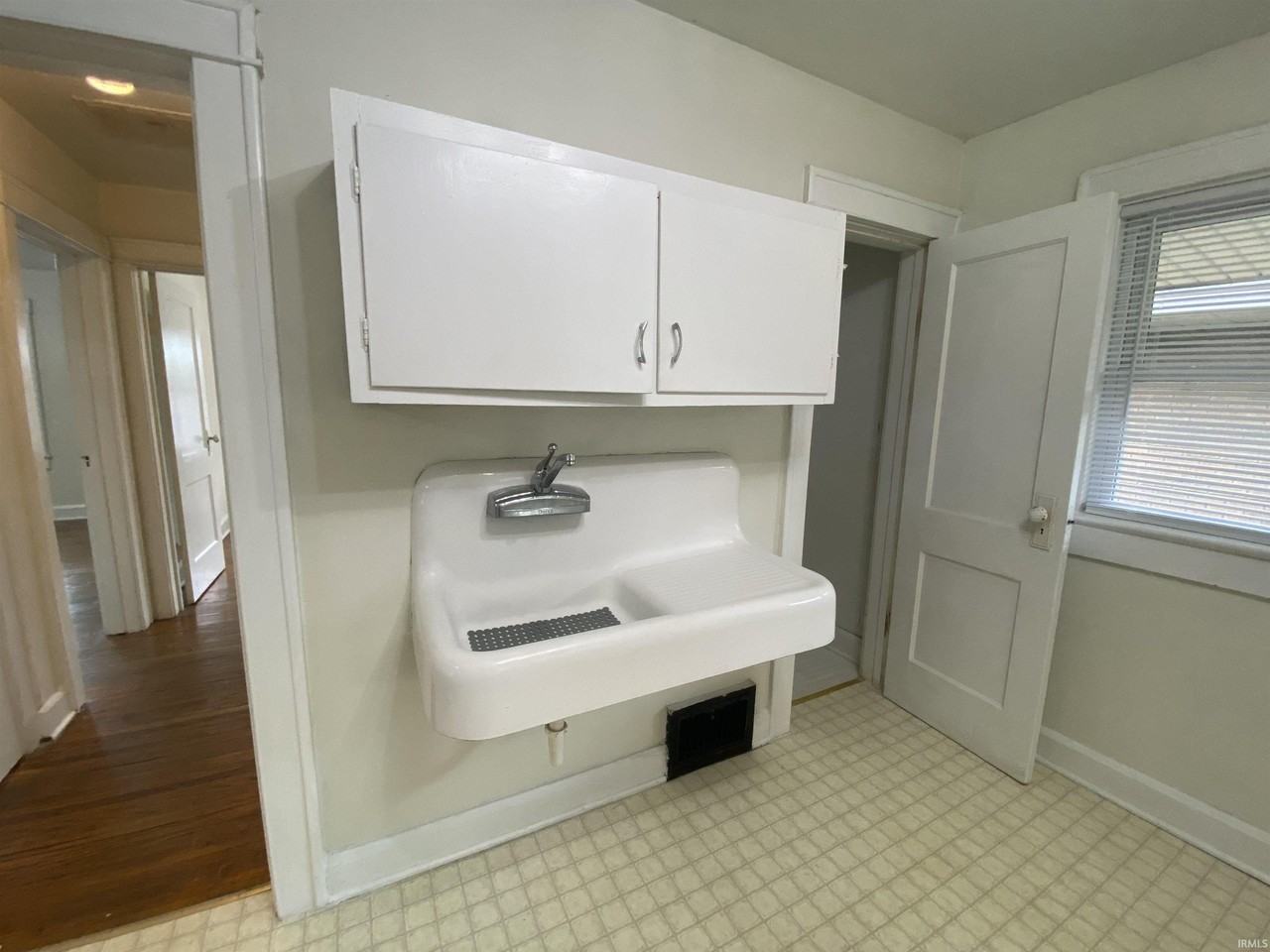 1407 S Washington St #B - Photo 5 of 16