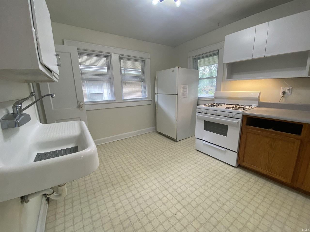1407 S Washington St #B - Photo 6 of 16