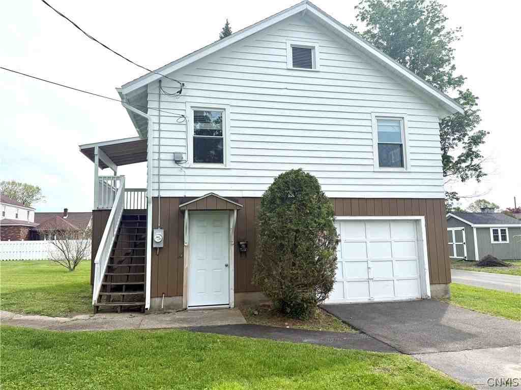 1000 1/2 Van Buren Ave - Photo 2 of 11