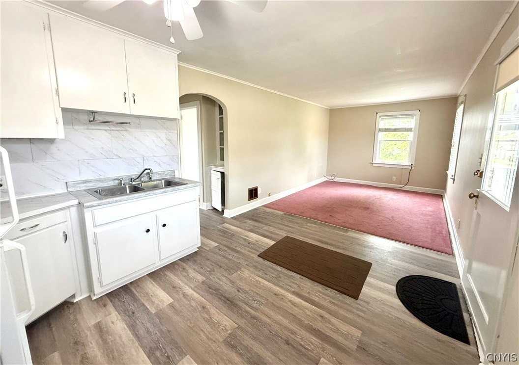 1000 1/2 Van Buren Ave - Photo 3 of 11
