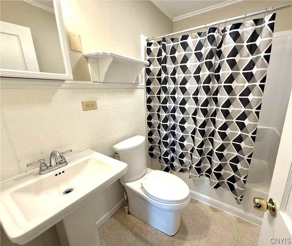 1000 1/2 Van Buren Ave - Photo 6 of 11