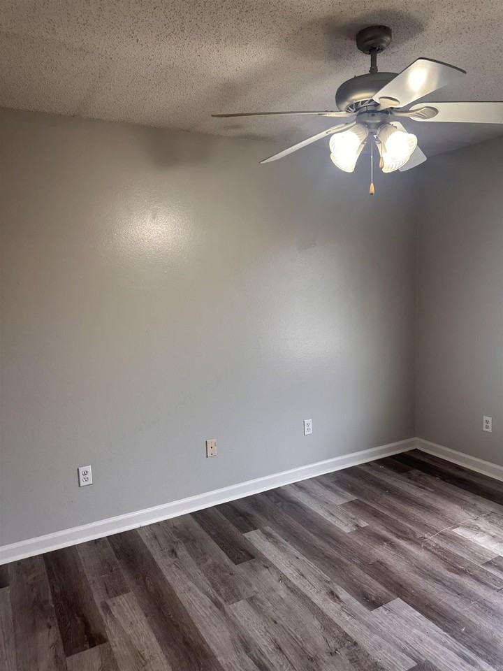 2311 Mystic Pt - Photo 4 of 9