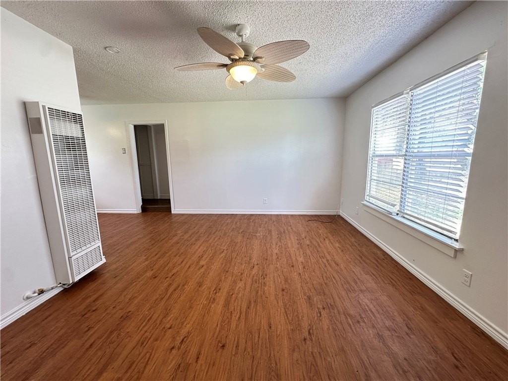 1213 W Terrace Blvd - Photo 3 of 33
