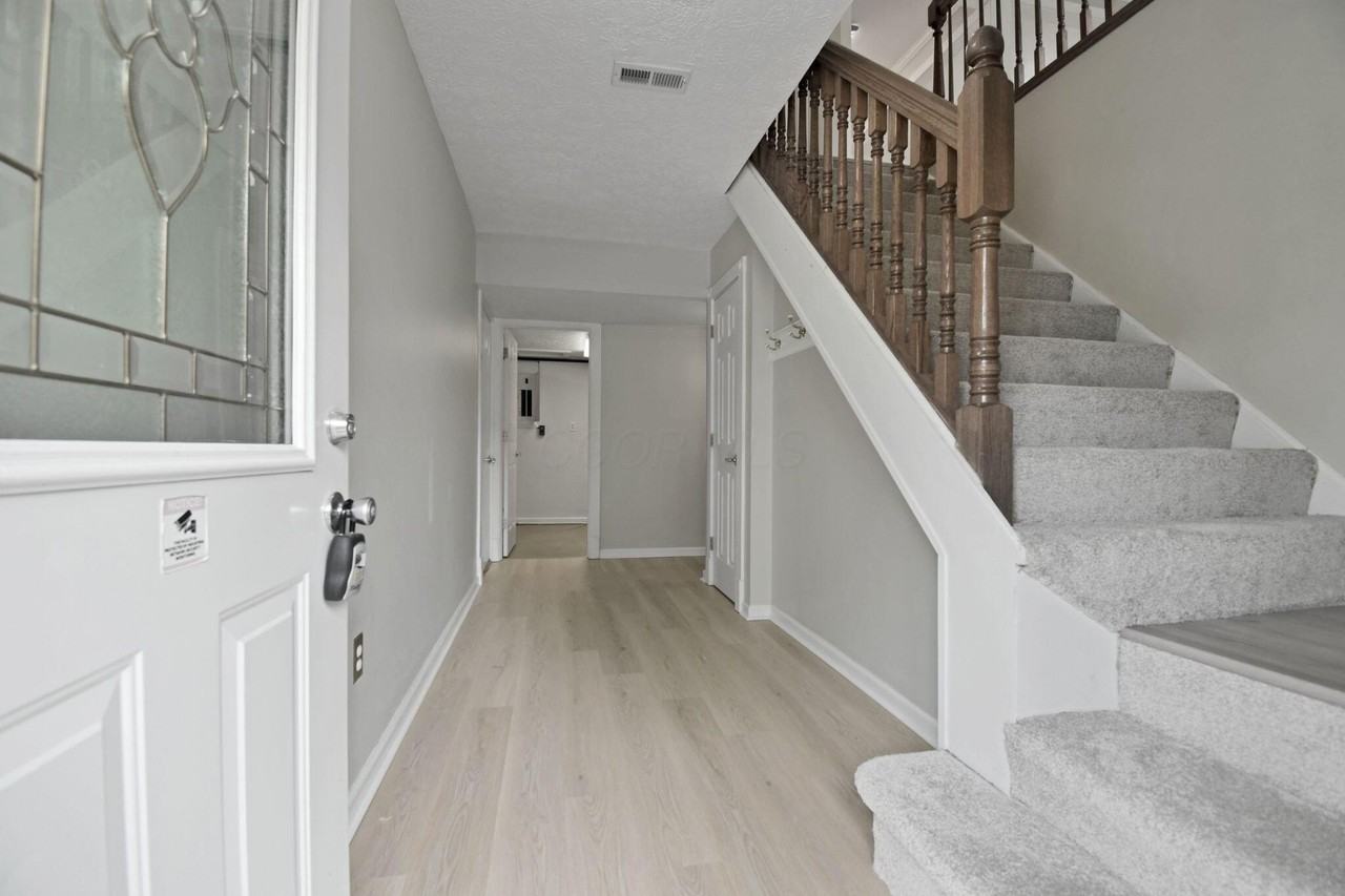 5978 Alice Dr - Photo 4 of 35