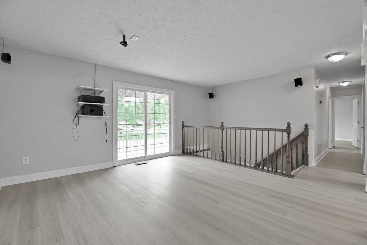 5978 Alice Dr - Photo 6 of 35