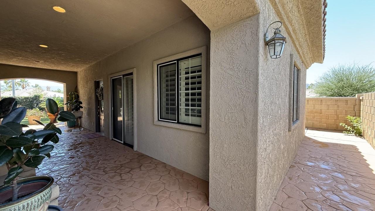 80161 Malaga Ave - Photo 4 of 31