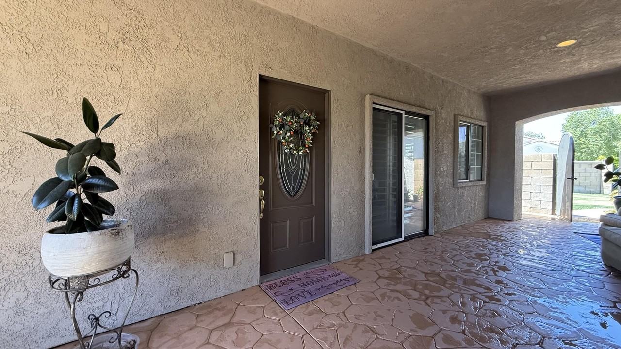 80161 Malaga Ave - Photo 5 of 31