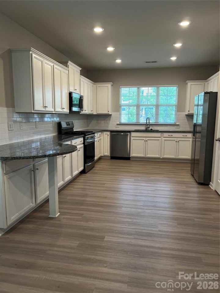 601 Deep River Way - Photo 4 of 24