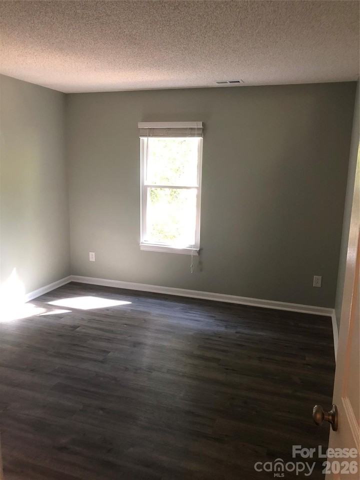 3700 Sandberry Dr - Photo 7 of 16
