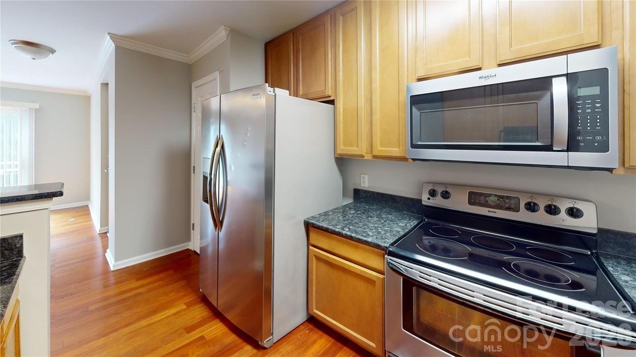 537 Donatello Ave - Photo 3 of 12