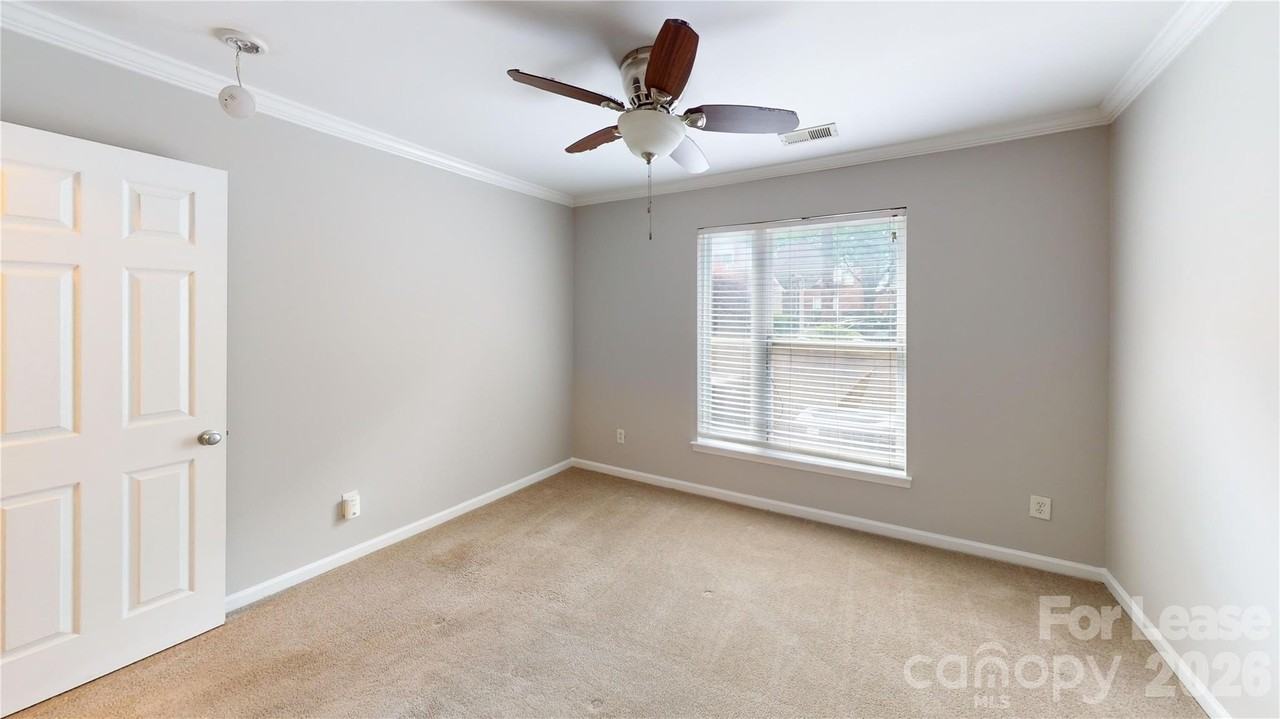 537 Donatello Ave - Photo 4 of 12
