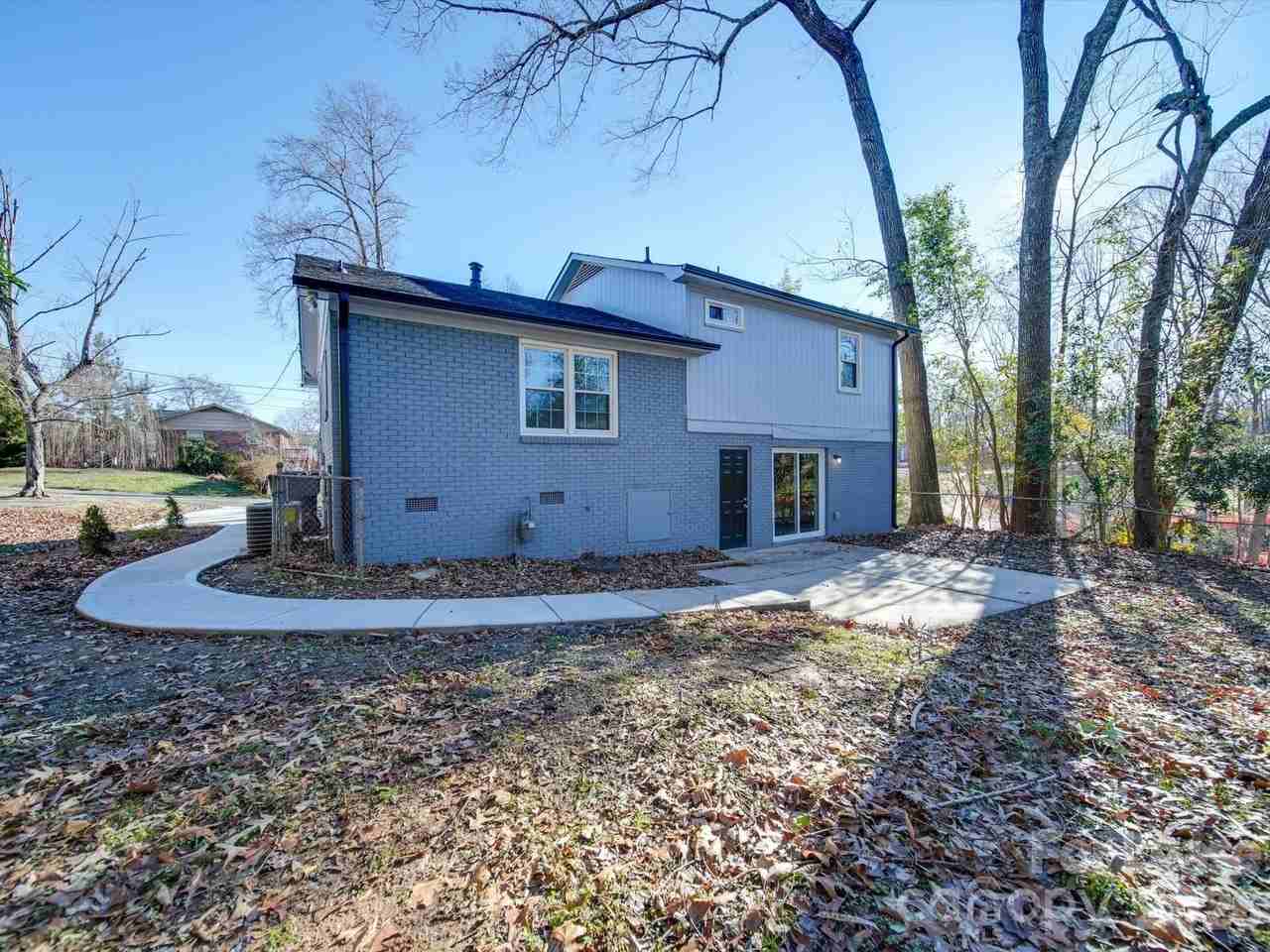 8208 Doverdale Ln - Photo 3 of 12