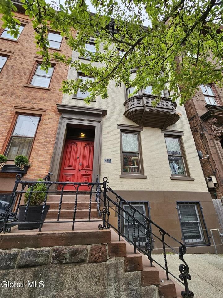 15 Ten Broeck St #2