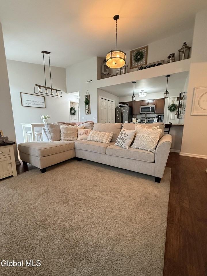 823 Hampton Place Blvd - Photo 2 of 28