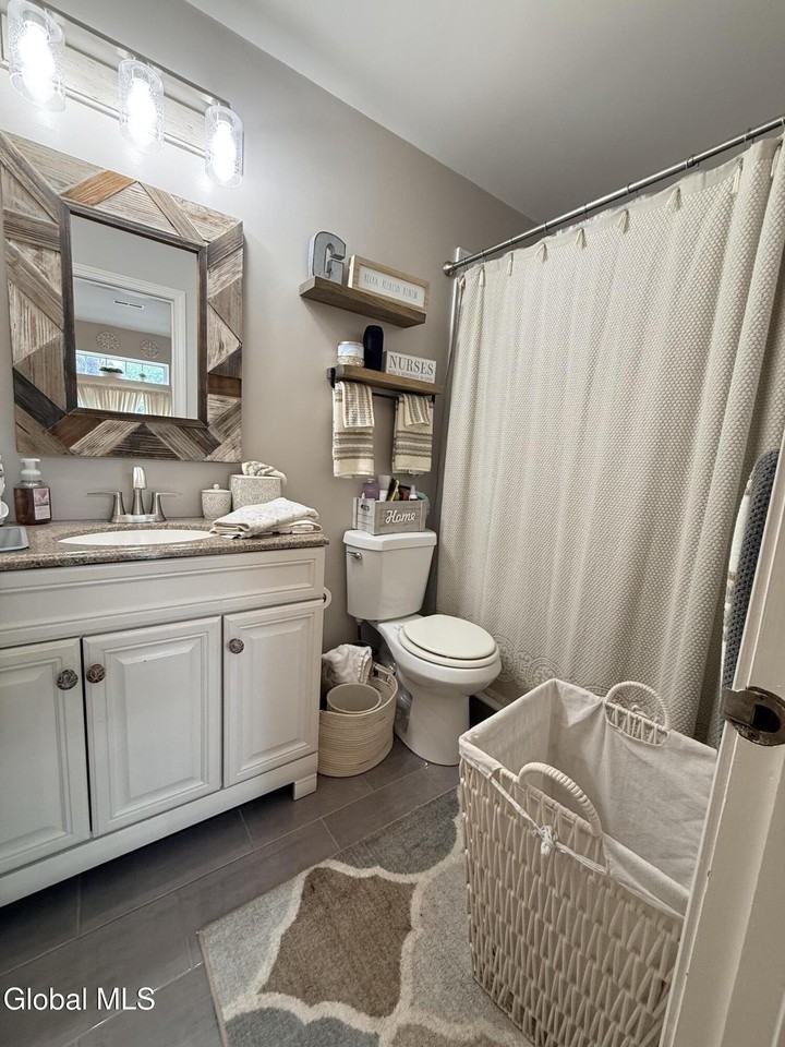 823 Hampton Place Blvd - Photo 5 of 28