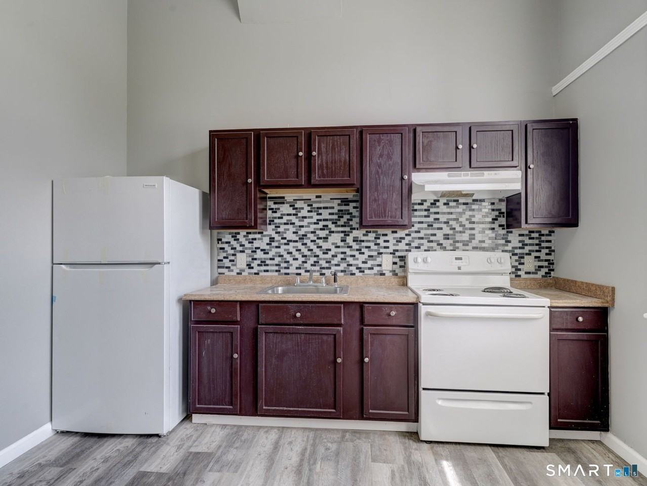 111 Franklin Sq #102 - Photo 6 of 16
