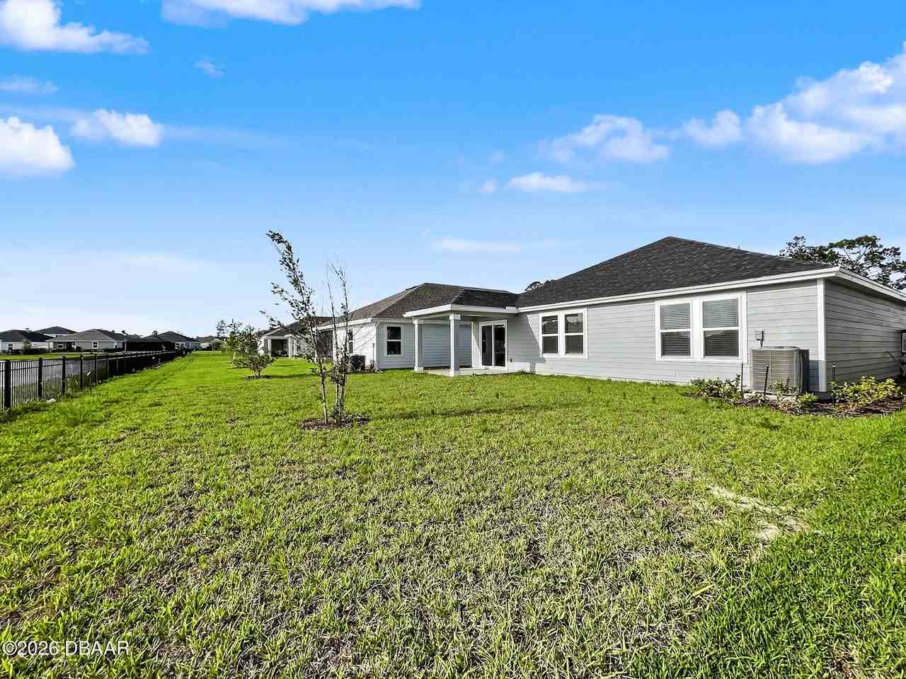 55 Signet Cir - Photo 3 of 39