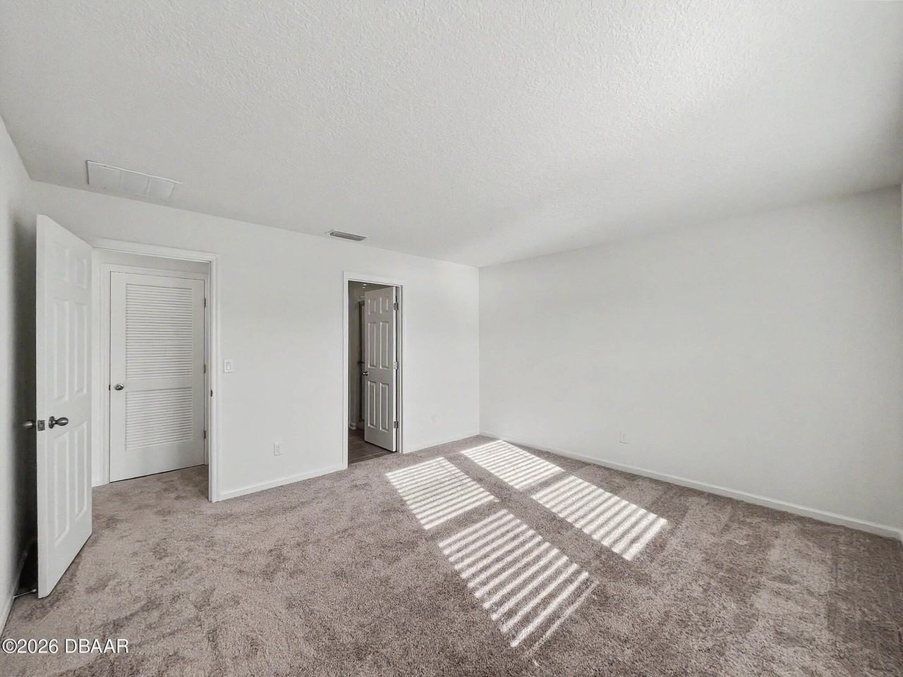 55 Signet Cir - Photo 5 of 39