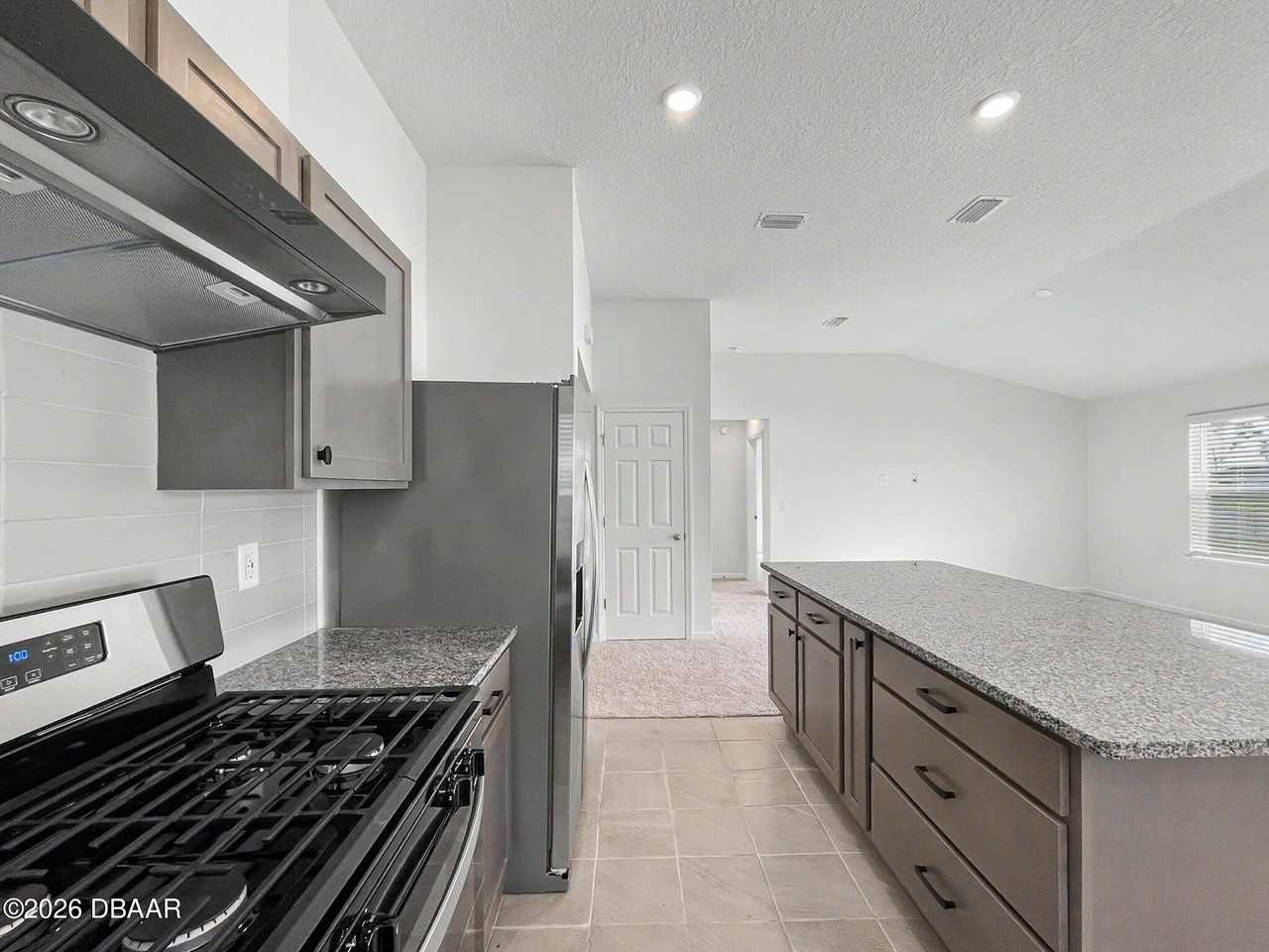 55 Signet Cir - Photo 7 of 33