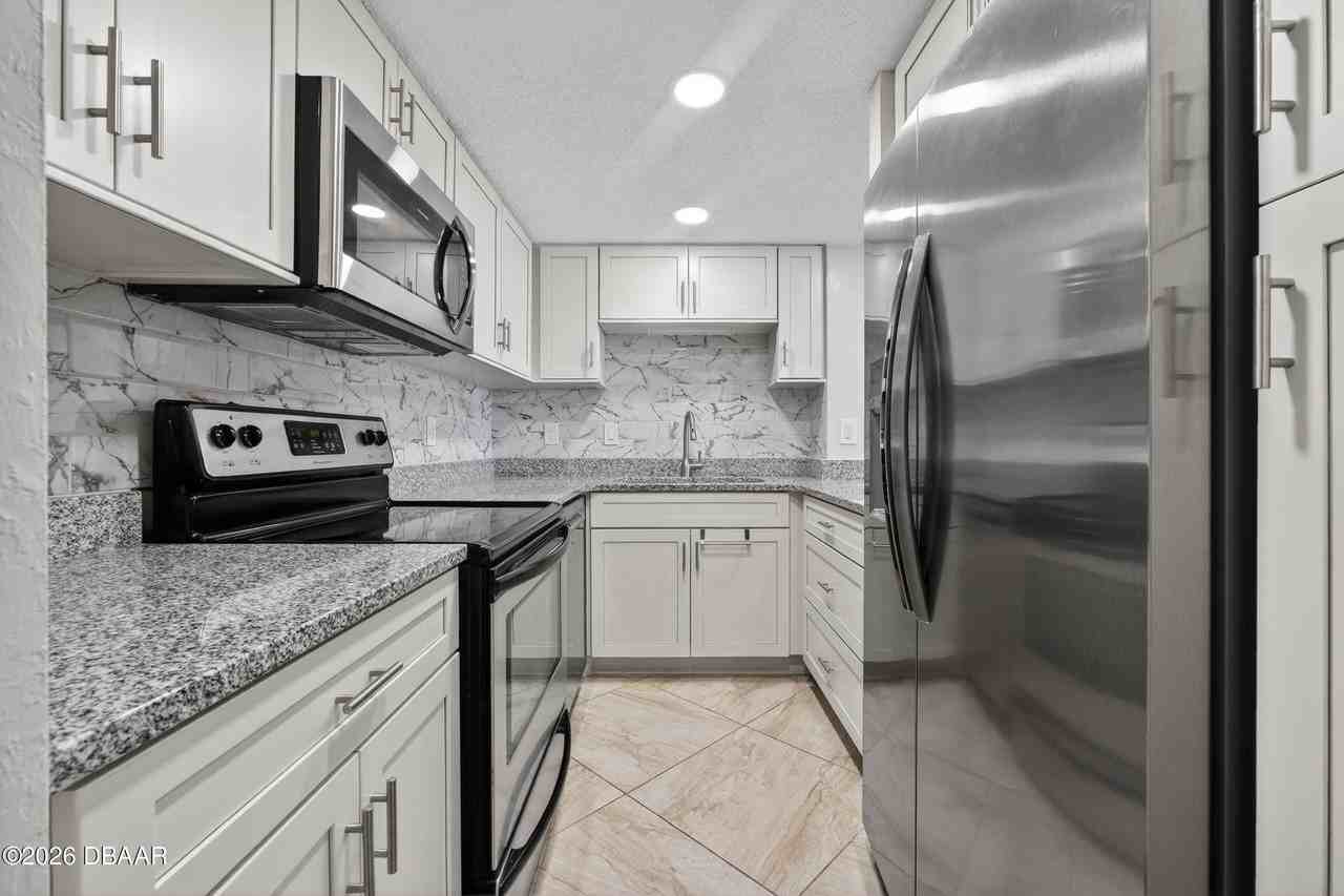 3051 S Atlantic Ave #505 - Photo 5 of 11