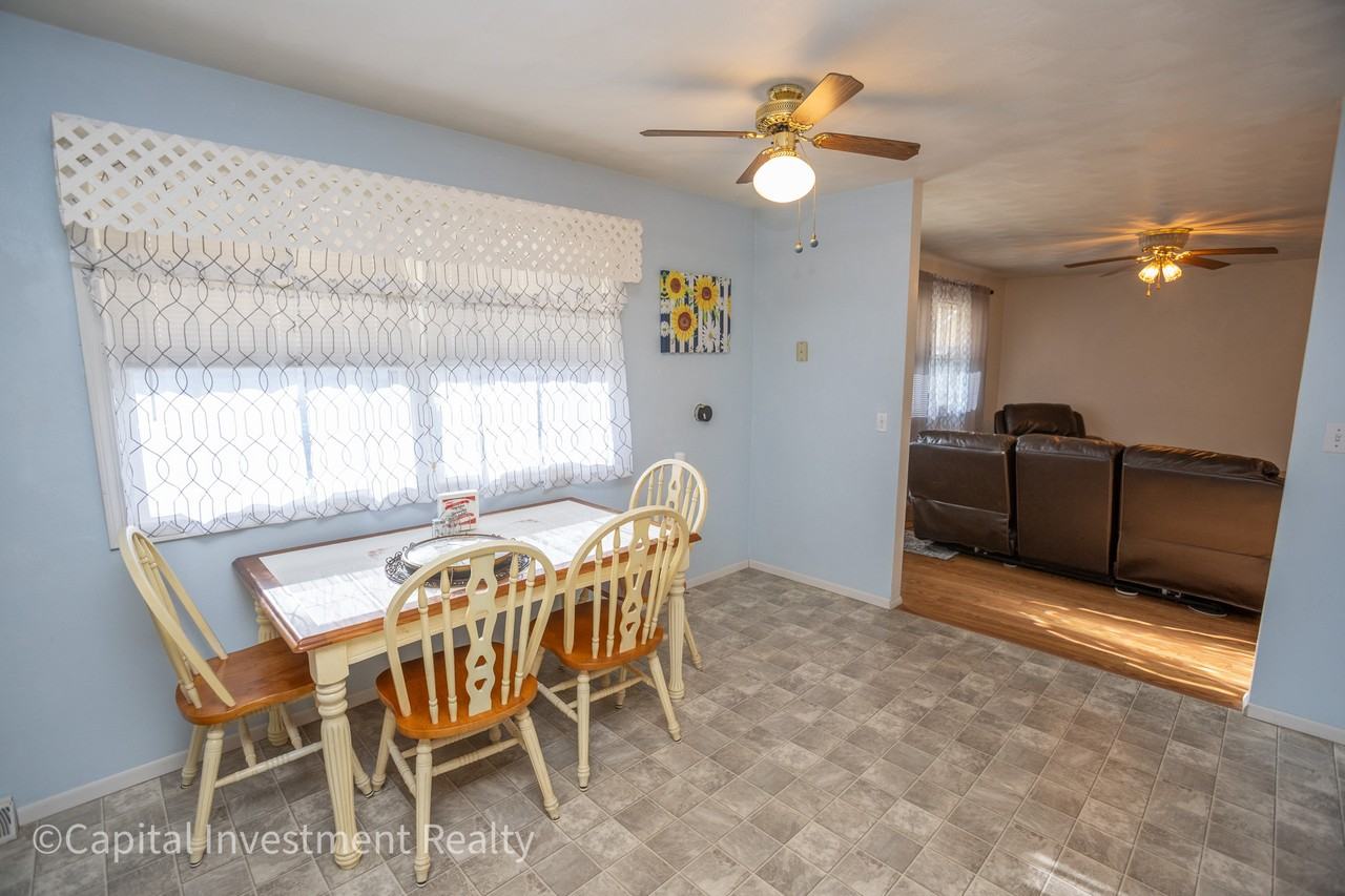 811 Lincoln St #A - Photo 5 of 31