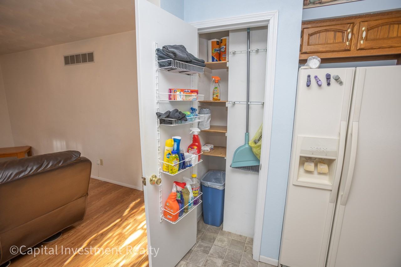 811 Lincoln St #A - Photo 6 of 31