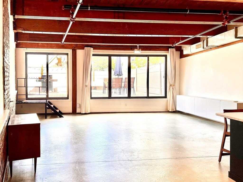 950 Dorchester Ave - Photo 6 of 18