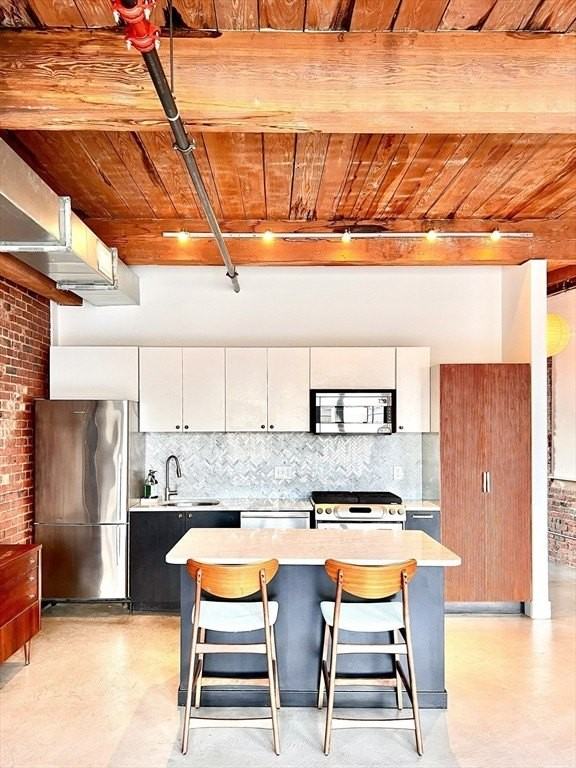950 Dorchester Ave - Photo 7 of 18