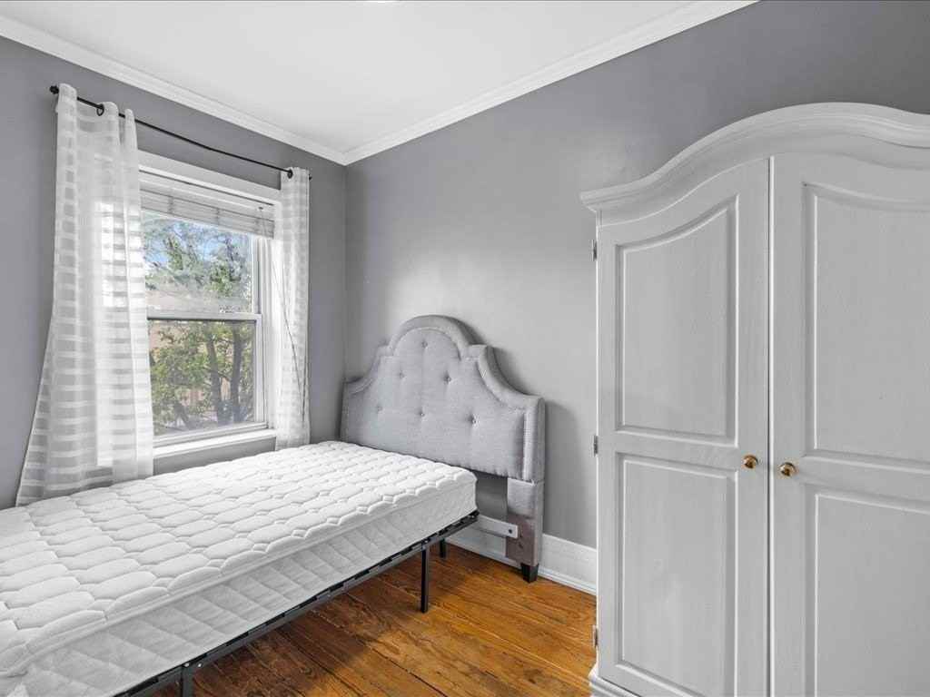 883 Harrison Ave - Photo 5 of 11