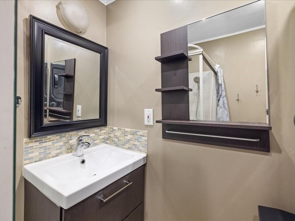 883 Harrison Ave - Photo 7 of 11