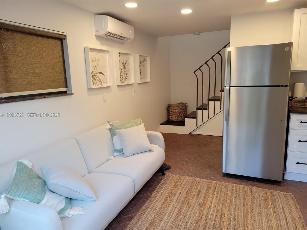 5866 Sw 60th St - Photo 4 of 8