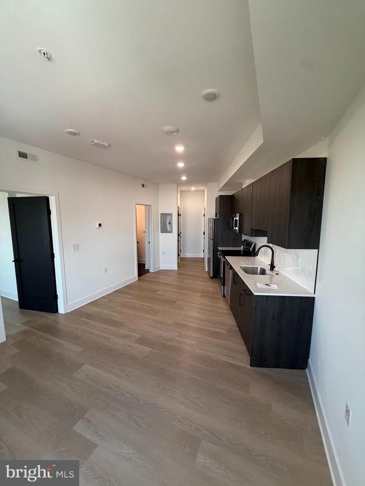 635 N 5th St - Photo 2 of 10