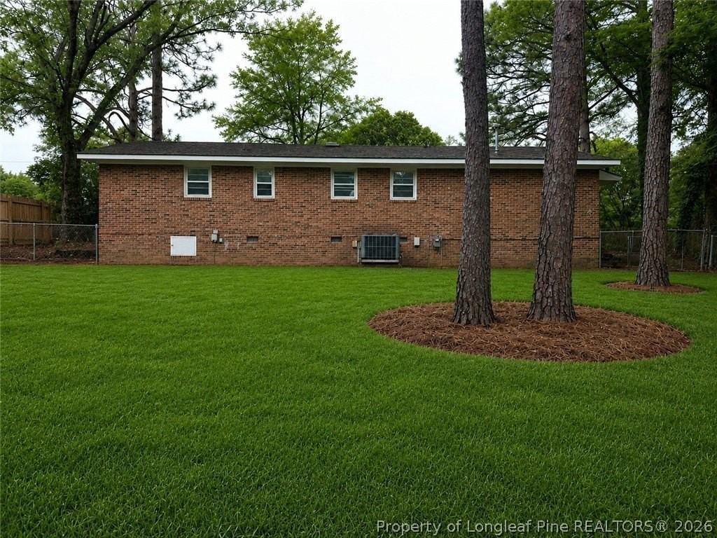 1404 Hibiscus Rd - Photo 2 of 10