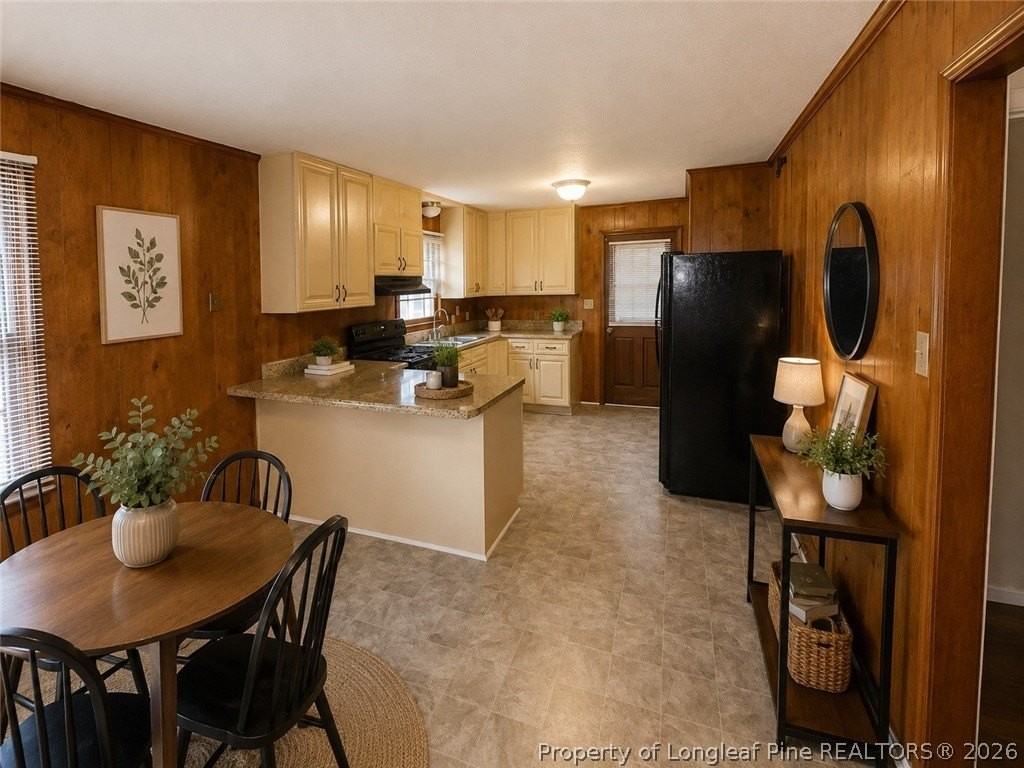 1404 Hibiscus Rd - Photo 5 of 10