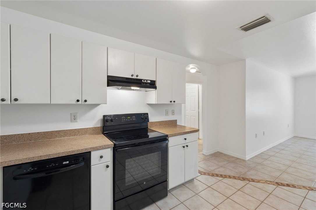 221 Meadow Rd - Photo 3 of 13