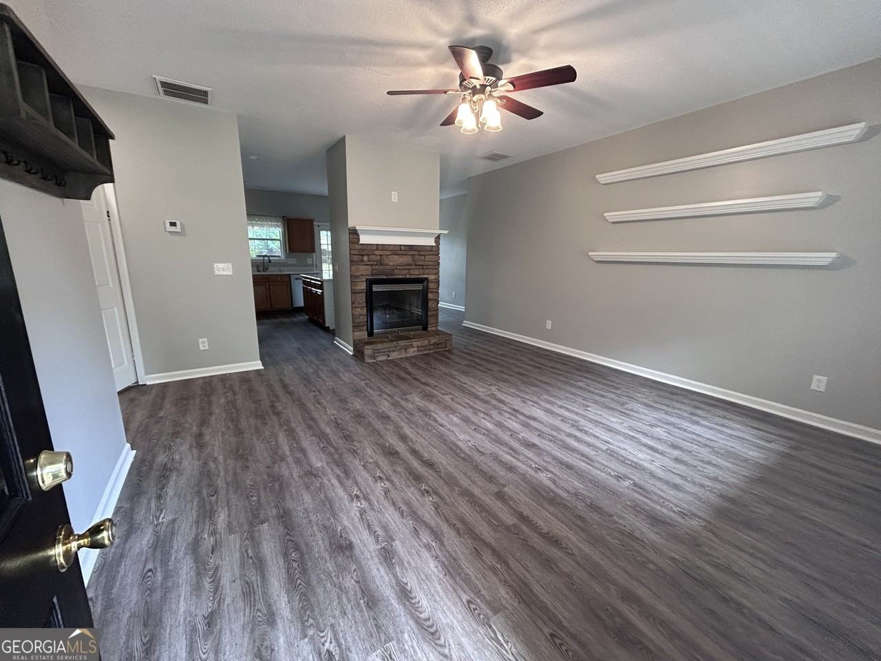 140 Piedmont Dr - Photo 4 of 24